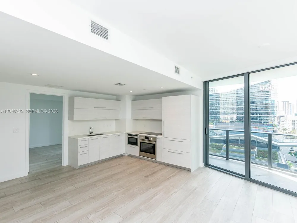 45 SW 9th St #1201 Miami, FL 33130