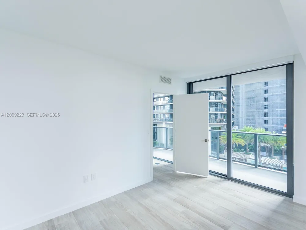 45 SW 9th St #1201 Miami, FL 33130