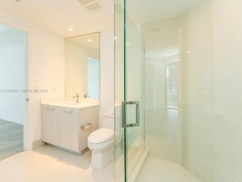 45 SW 9th St #1201 Miami, FL 33130