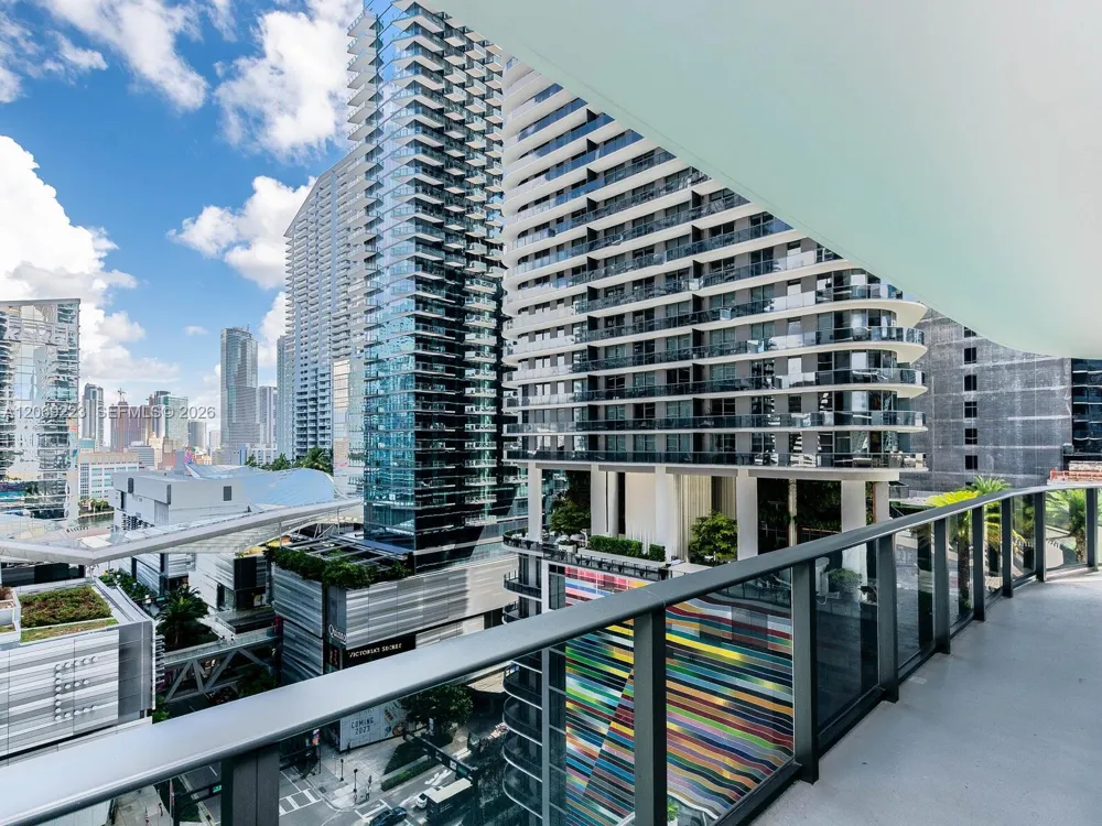 45 SW 9th St #1201 Miami, FL 33130