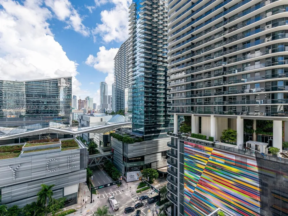 45 SW 9th St #1201 Miami, FL 33130