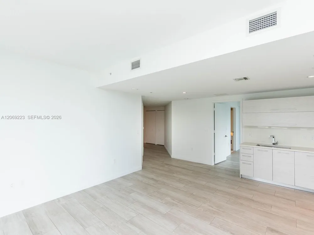 45 SW 9th St #1201 Miami, FL 33130