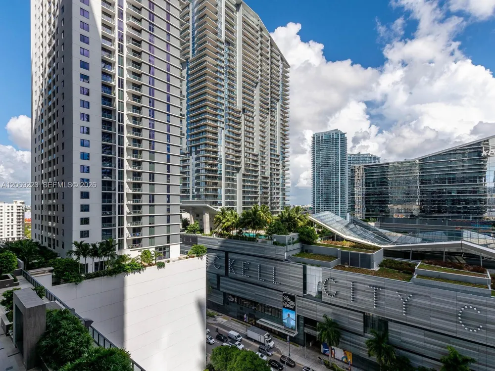 45 SW 9th St #1201 Miami, FL 33130