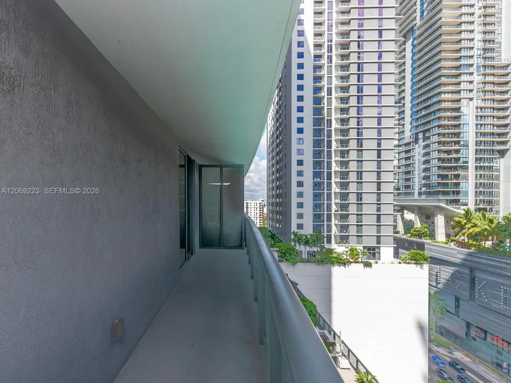 45 SW 9th St #1201 Miami, FL 33130