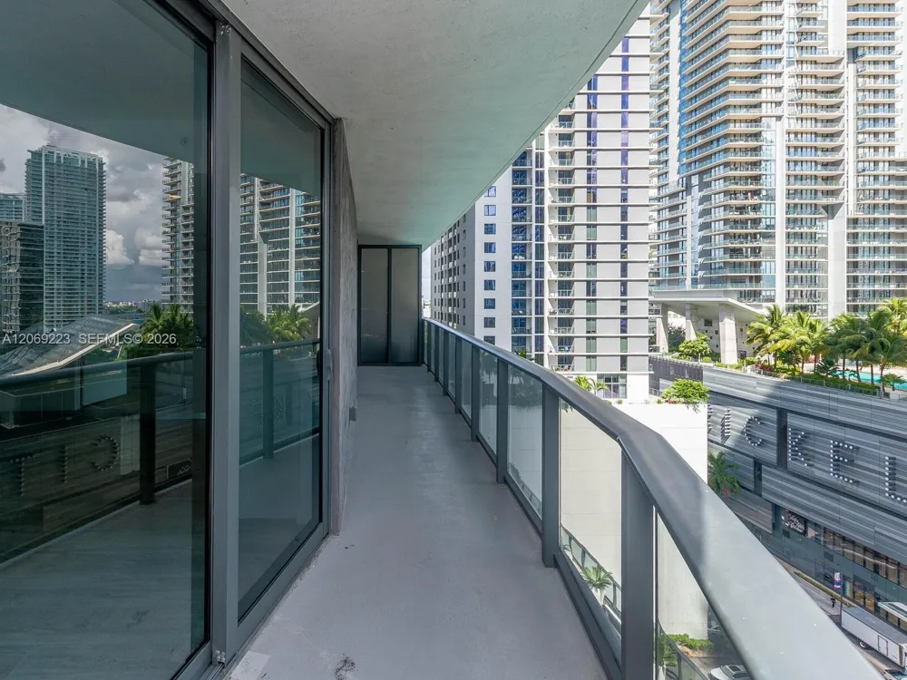 45 SW 9th St #1201 Miami, FL 33130