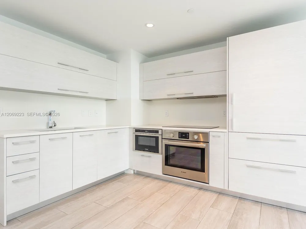 45 SW 9th St #1201 Miami, FL 33130