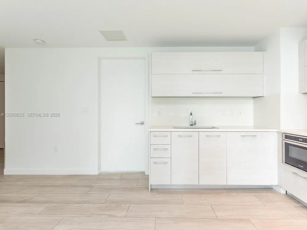 45 SW 9th St #1201 Miami, FL 33130