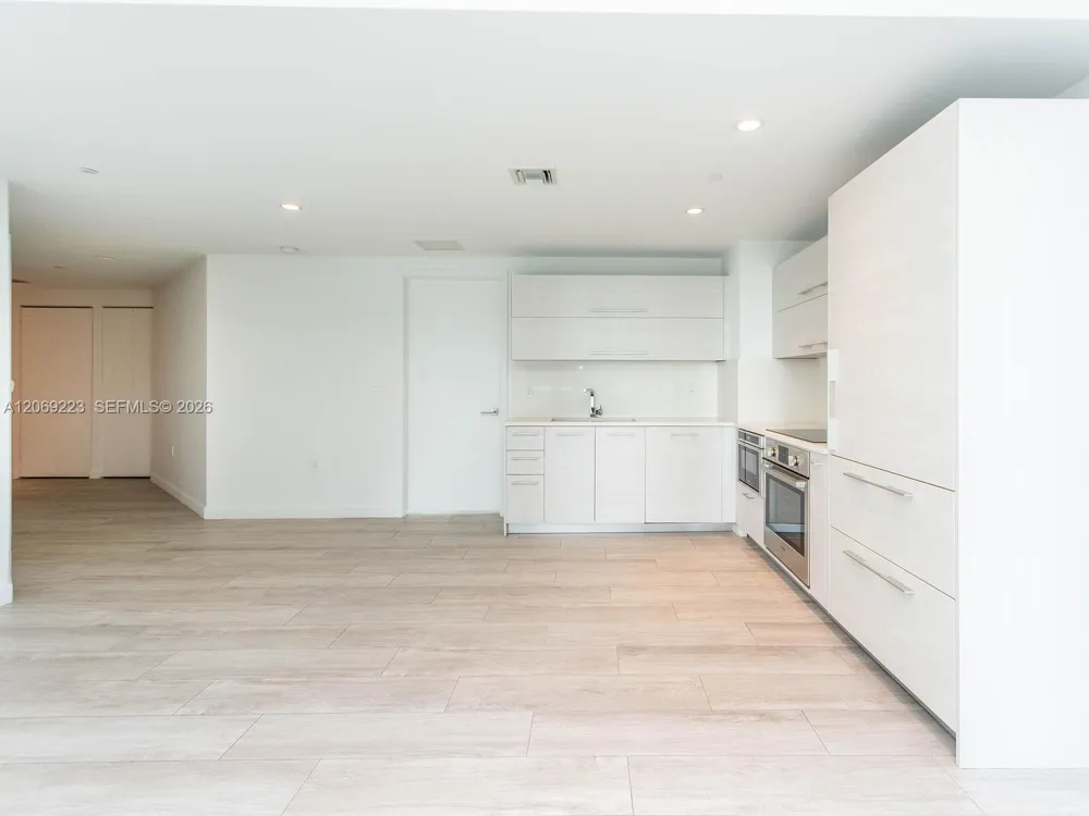 45 SW 9th St #1201 Miami, FL 33130