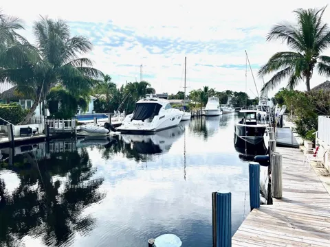 2708 NE 14th Street Causeway #2