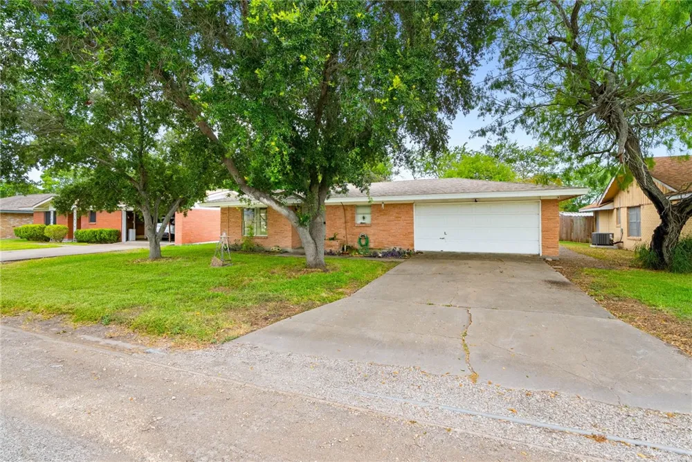 106 Rice Drive Portland, TX 78374
