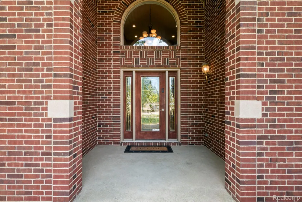 52018 Loon Court Shelby Charter Township, MI 48315
