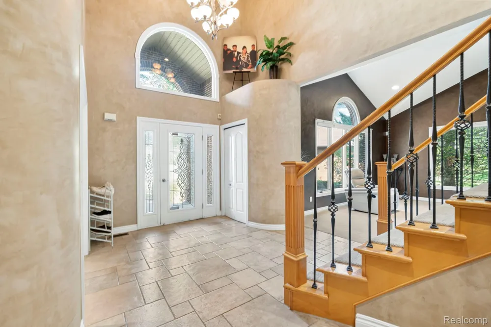 52018 Loon Court Shelby Charter Township, MI 48315