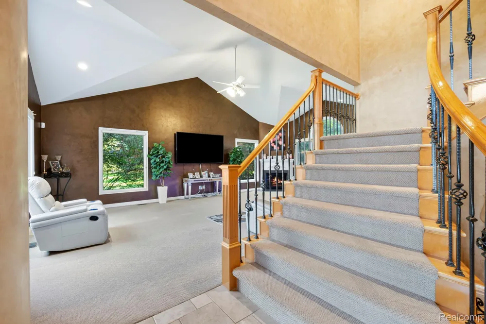 52018 Loon Court Shelby Charter Township, MI 48315