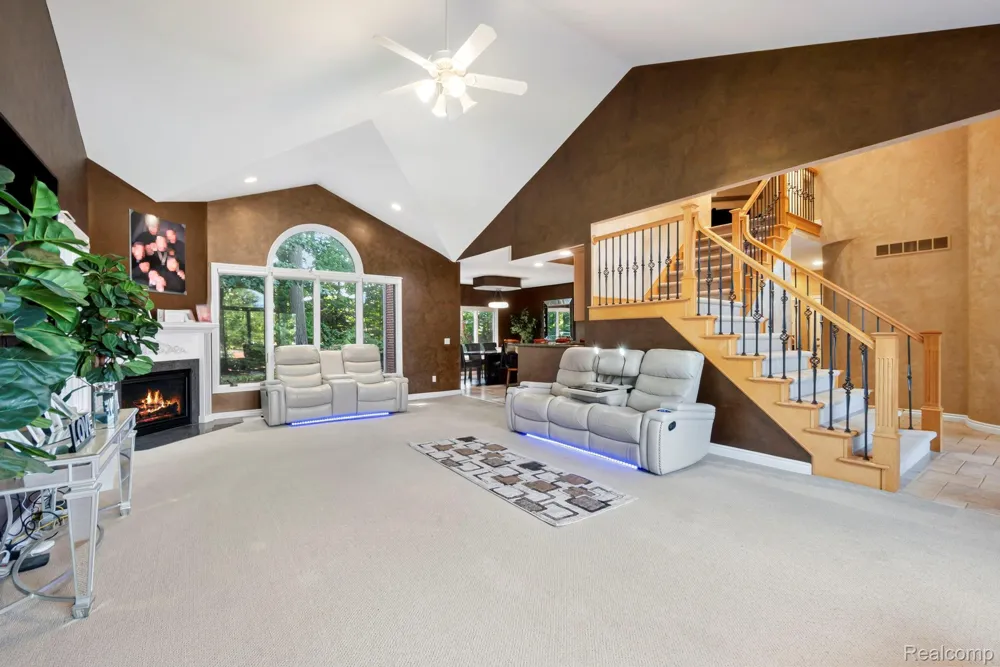 52018 Loon Court Shelby Charter Township, MI 48315