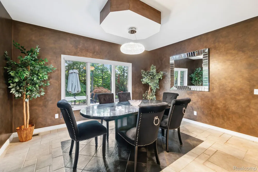52018 Loon Court Shelby Charter Township, MI 48315