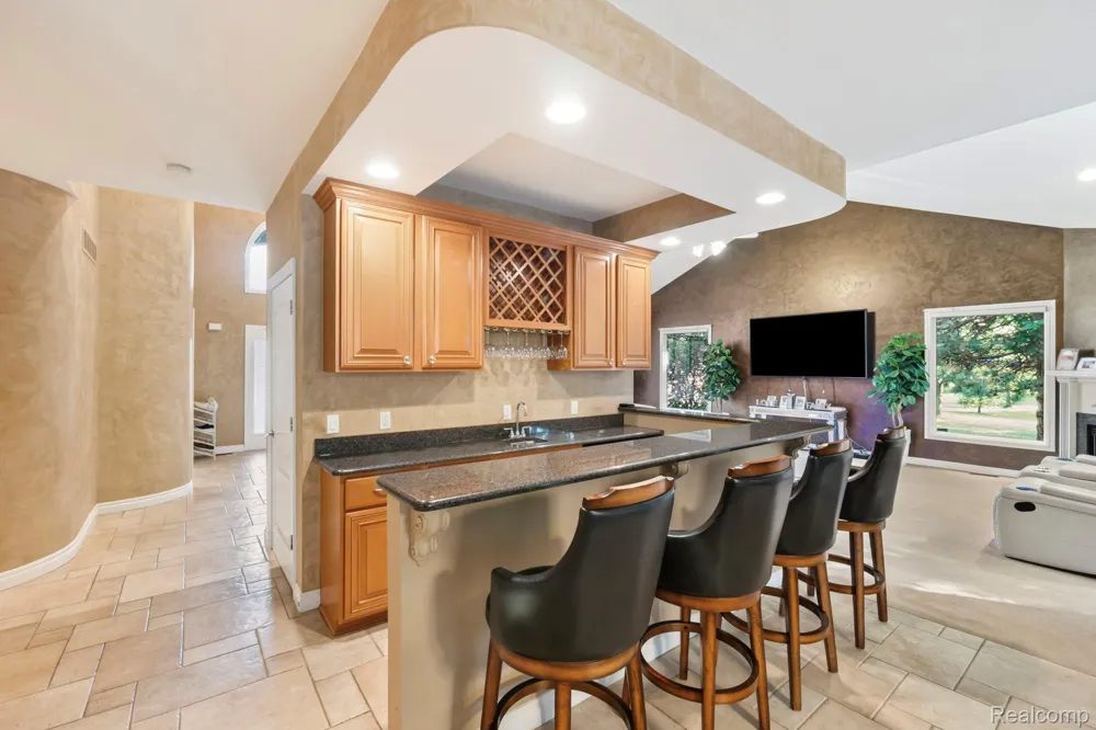52018 Loon Court Shelby Charter Township, MI 48315