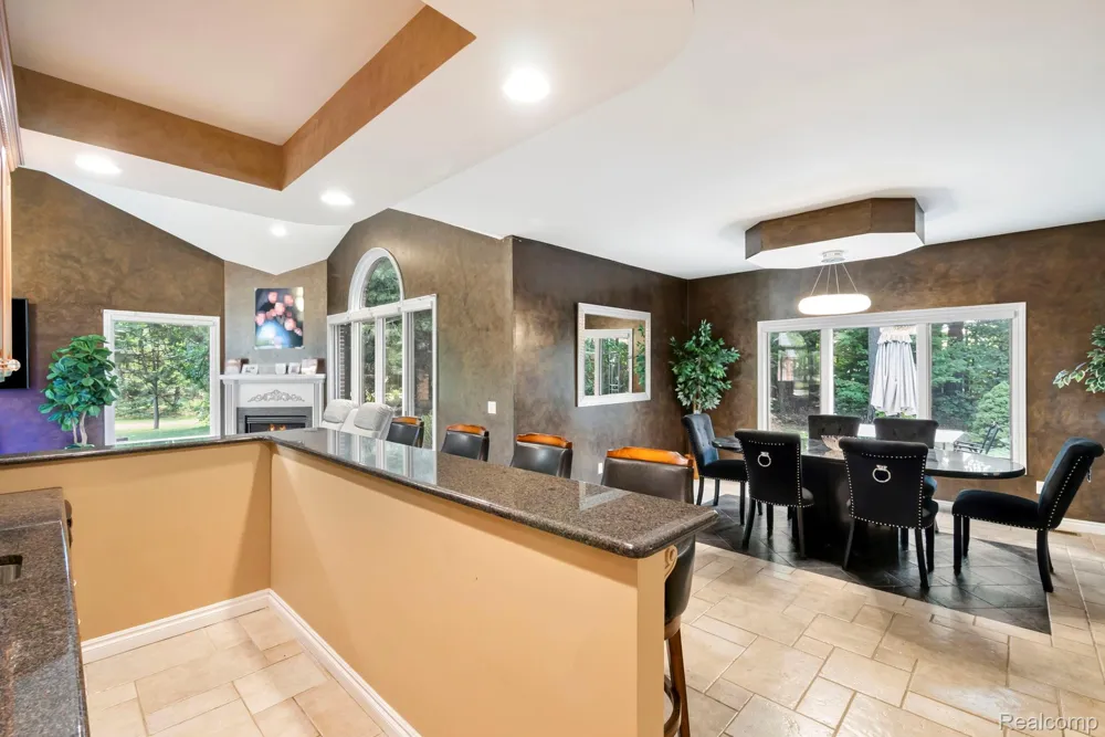 52018 Loon Court Shelby Charter Township, MI 48315