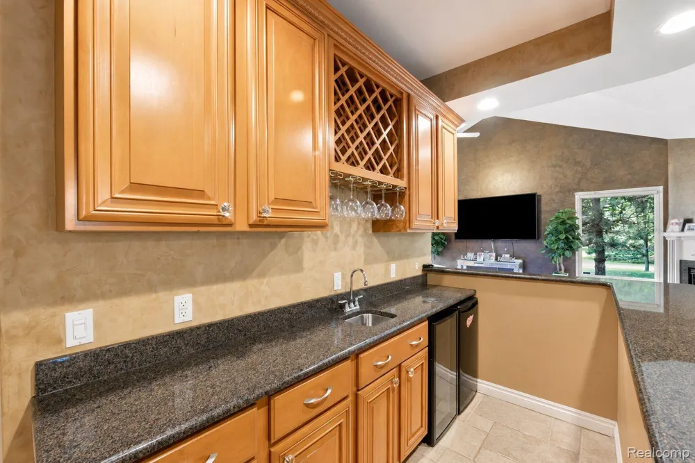 52018 Loon Court Shelby Charter Township, MI 48315