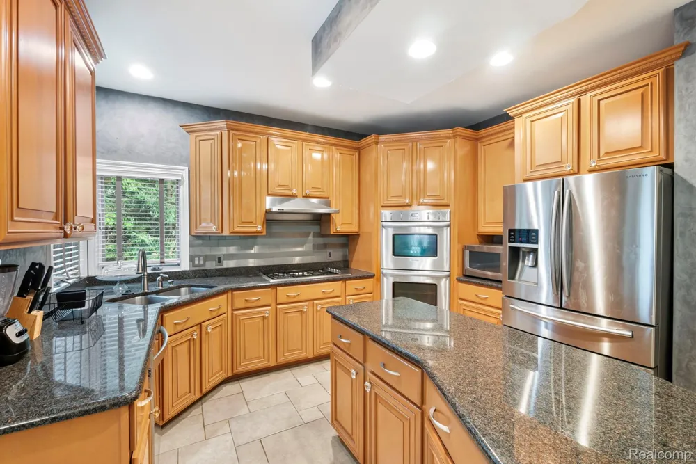 52018 Loon Court Shelby Charter Township, MI 48315