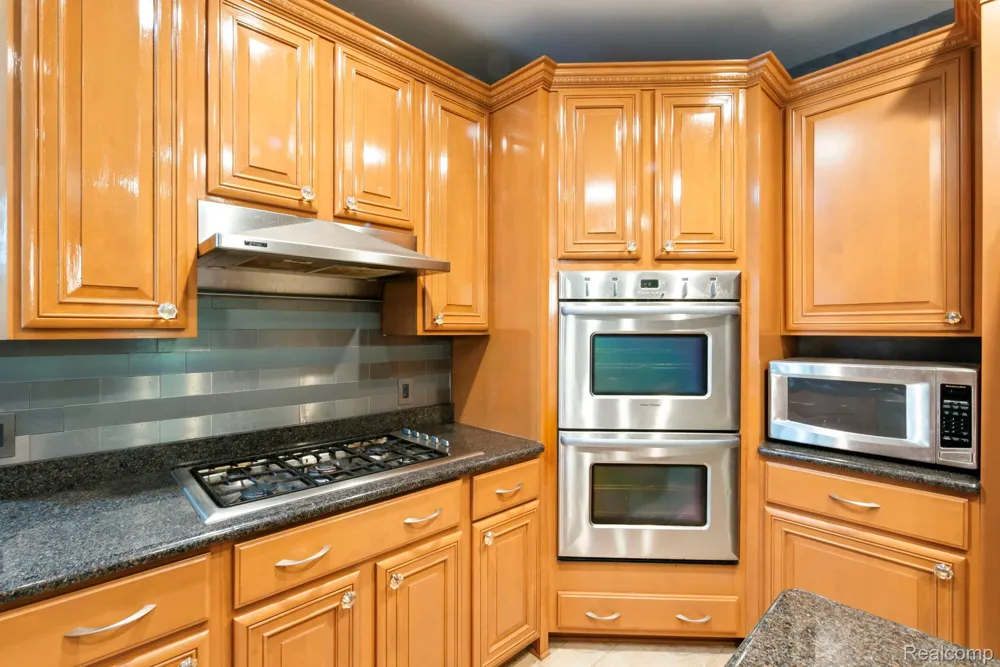 52018 Loon Court Shelby Charter Township, MI 48315