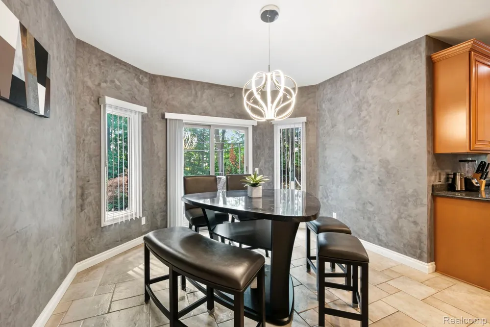 52018 Loon Court Shelby Charter Township, MI 48315