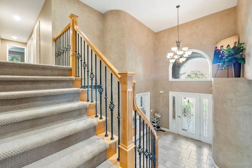 52018 Loon Court Shelby Charter Township, MI 48315