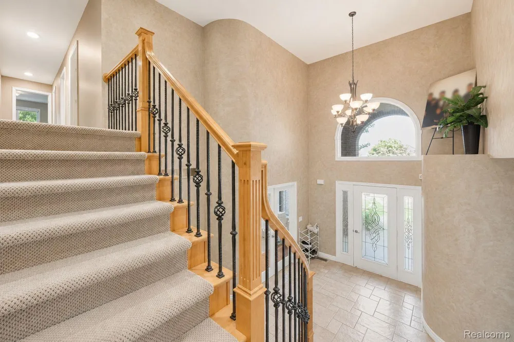 52018 Loon Court Shelby Charter Township, MI 48315