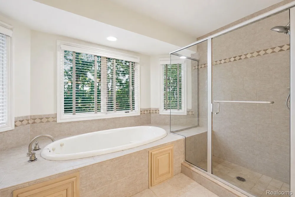 52018 Loon Court Shelby Charter Township, MI 48315