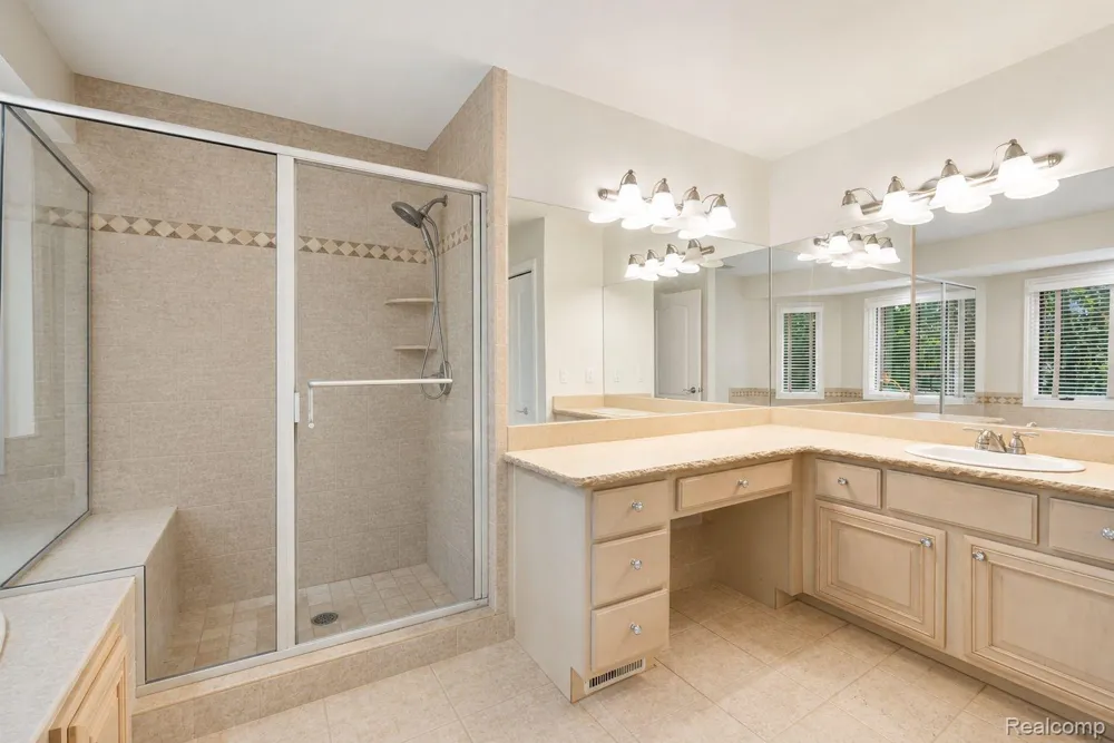 52018 Loon Court Shelby Charter Township, MI 48315