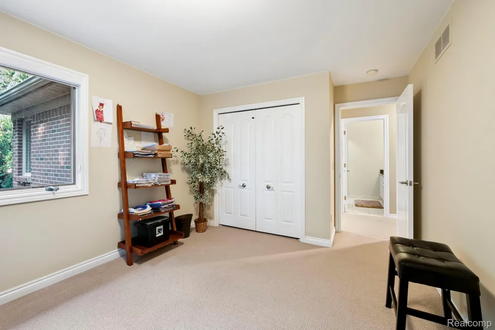 52018 Loon Court Shelby Charter Township, MI 48315