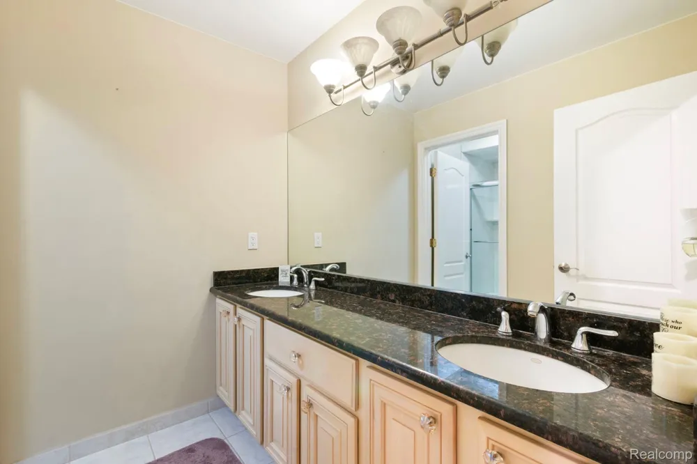 52018 Loon Court Shelby Charter Township, MI 48315