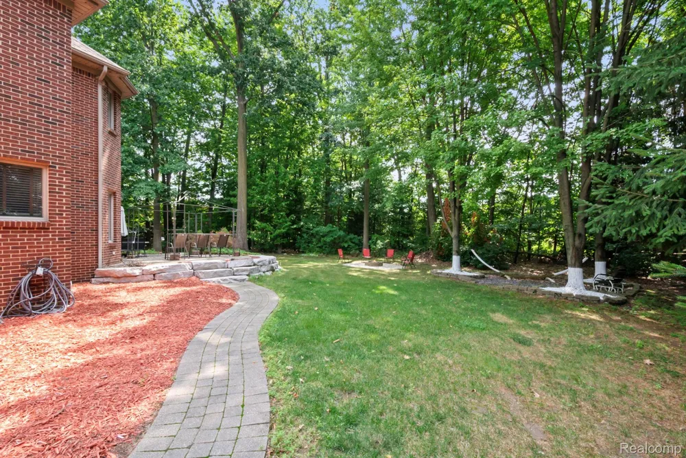 52018 Loon Court Shelby Charter Township, MI 48315