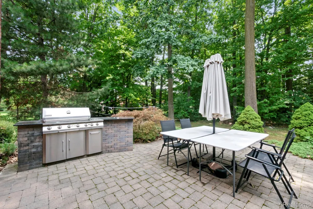 52018 Loon Court Shelby Charter Township, MI 48315
