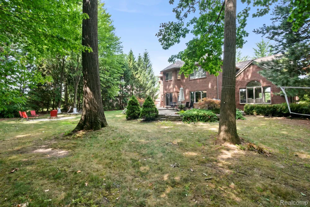 52018 Loon Court Shelby Charter Township, MI 48315
