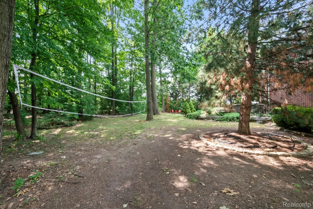 52018 Loon Court Shelby Charter Township, MI 48315