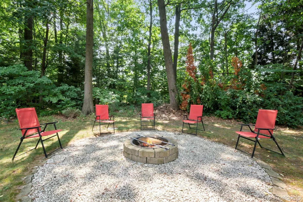 52018 Loon Court Shelby Charter Township, MI 48315