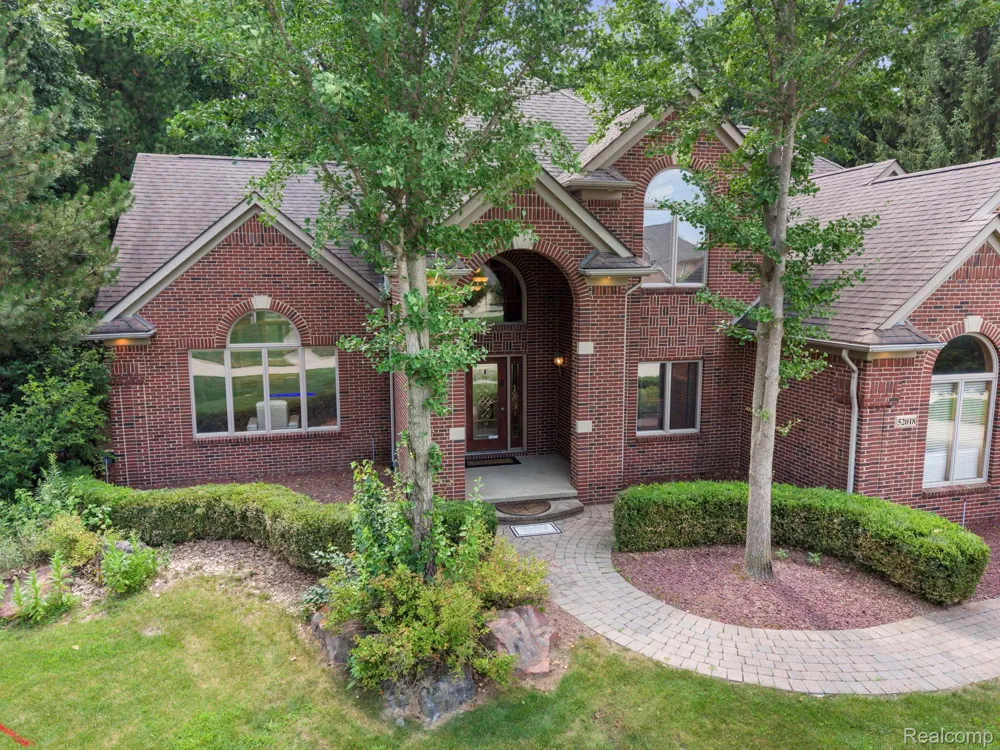 52018 Loon Court Shelby Charter Township, MI 48315