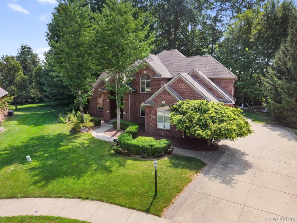 52018 Loon Court Shelby Charter Township, MI 48315