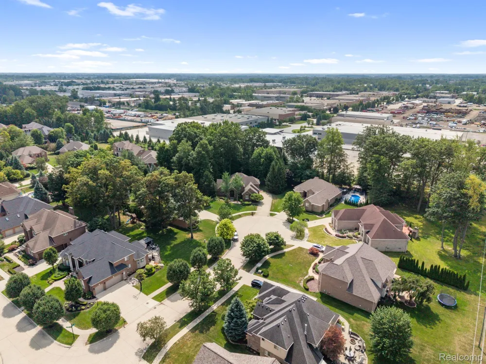52018 Loon Court Shelby Charter Township, MI 48315