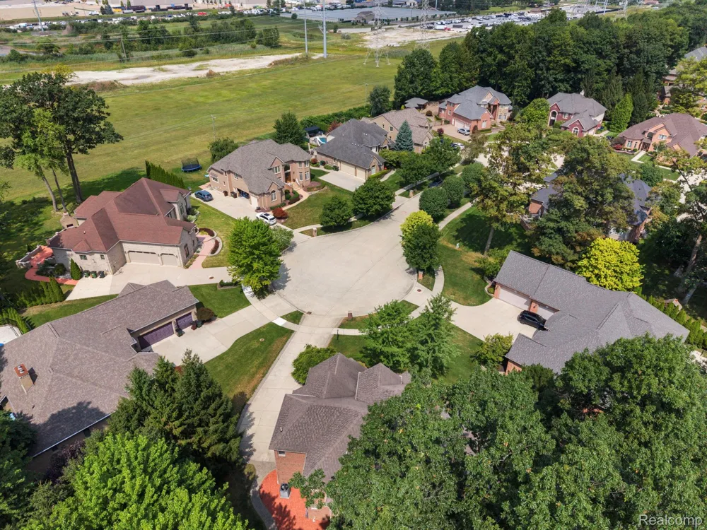 52018 Loon Court Shelby Charter Township, MI 48315