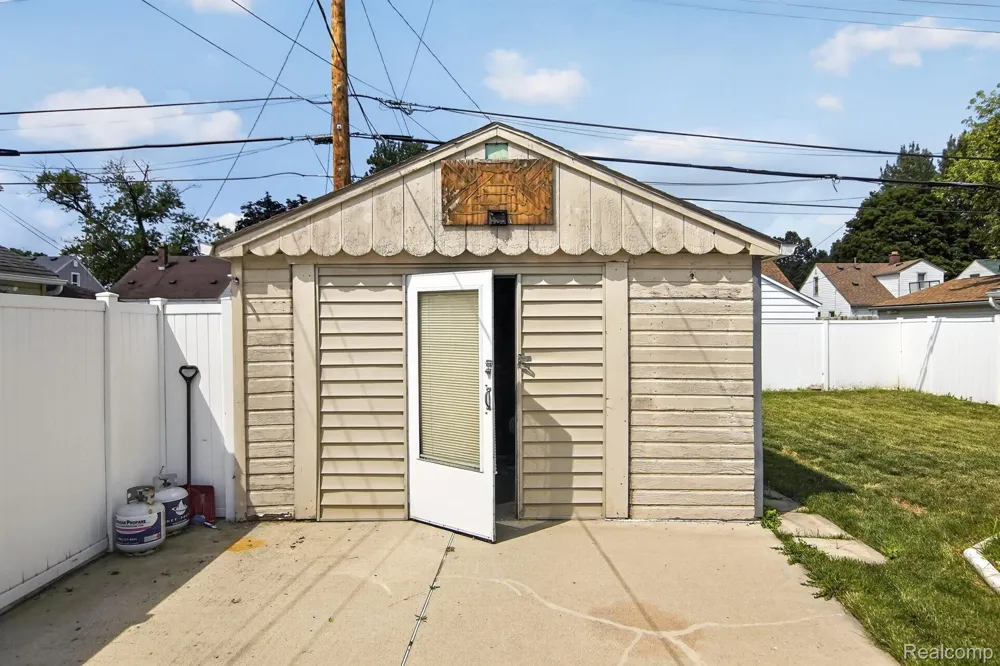6800 Jackson Taylor City, MI 48180