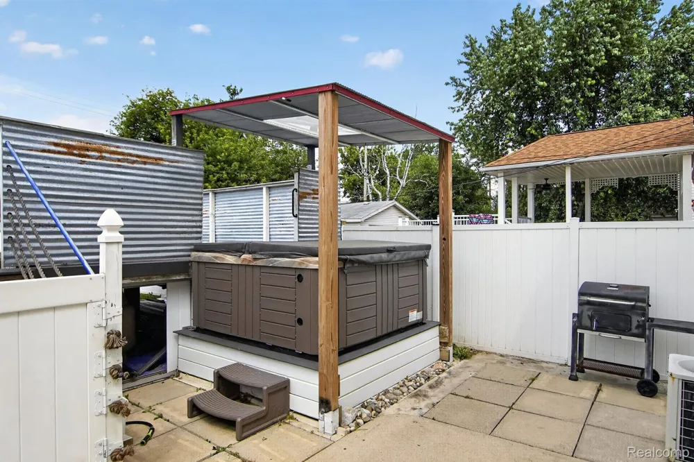 6800 Jackson Taylor City, MI 48180