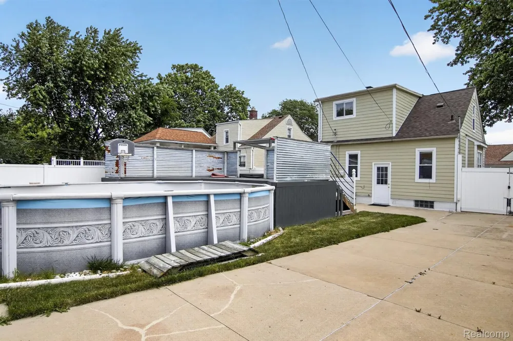 6800 Jackson Taylor City, MI 48180