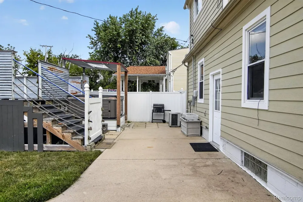 6800 Jackson Taylor City, MI 48180