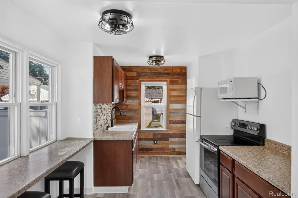 6800 Jackson Taylor City, MI 48180