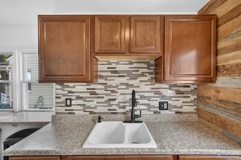 6800 Jackson Taylor City, MI 48180