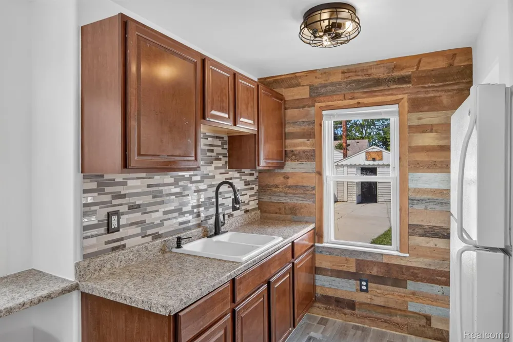 6800 Jackson Taylor City, MI 48180