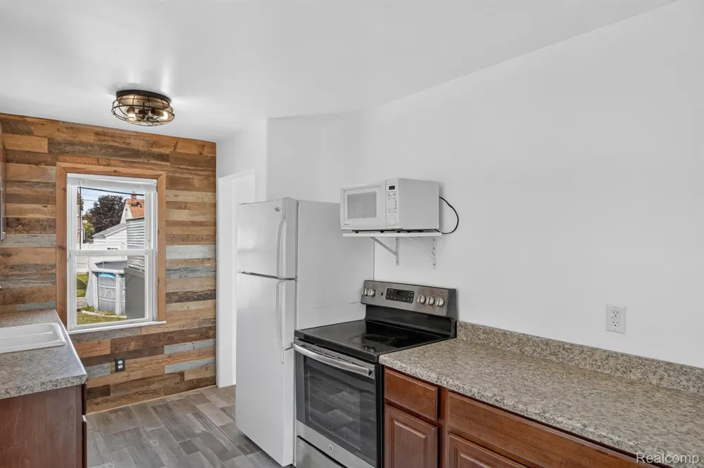 6800 Jackson Taylor City, MI 48180