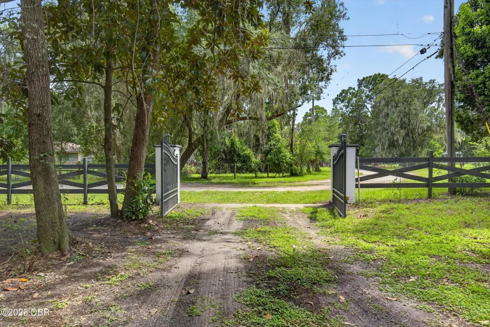 300 Scott Road Geneva, FL 32732