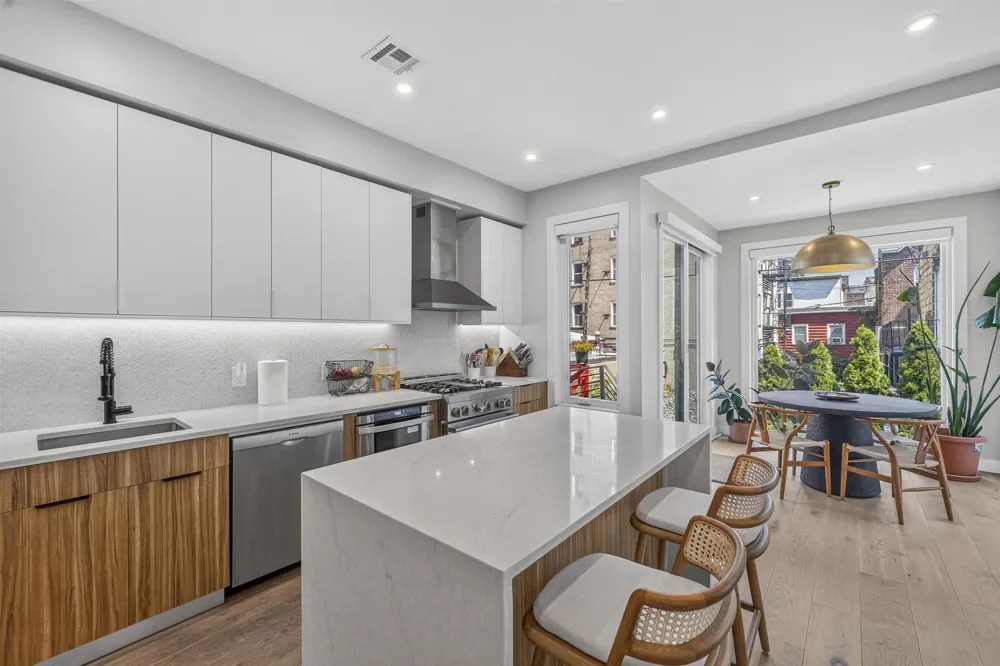 72 46TH ST Weehawken, NJ 07086